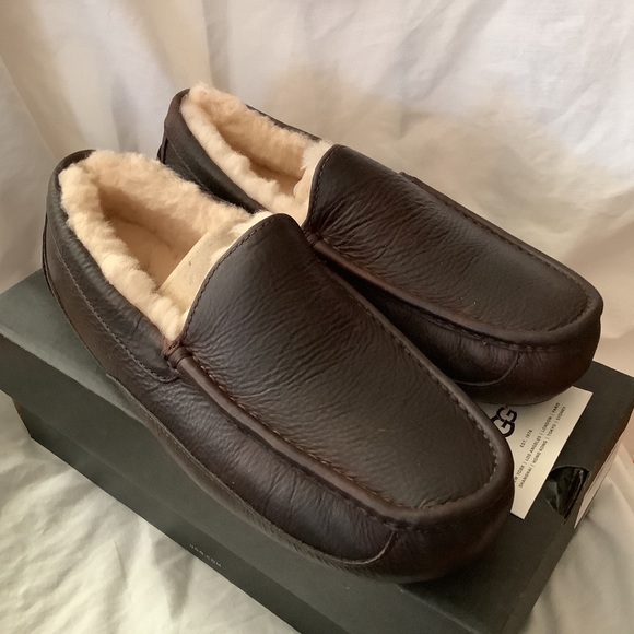Sold UGG Australia Ascot Brown Leather Slippers 9 - Picture 5 of 11